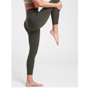 Athleta Salutation Stash Tight II 7/8 Length - Size S